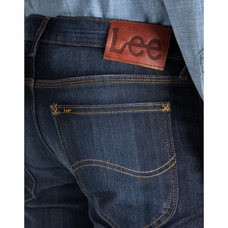 картинка Lee Daren Button Fly Strong Hand от магазина  Finedenim